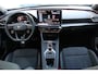 CUPRA Formentor 1.5 TSI e-Hybrid VZ Performance 272pk | SoH 100% | Panorama dak | Elektrisch wegklapbare trekhaak | Stoel/stuur verwarming | Elektrisch verstelbare stoel met memory | 360° Camera | Elektrische kofferbakklep | Keyless entry/start | Adaptive cruise controle | Schakelflippers | Apple CarPlay/Android Auto | Draadloze telefoonlader | Climate controle | Navigatie | Sfeerverlichting