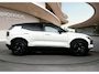 Volvo EX30 Cross Country Twin Motor Performance Ultra 69 kWh | Panoramadak | PDC V+A en 360 camera | Getint Glas | Harman en Kardon | Keyless | Stoel + Stuurverwarming | 20 inch LM |