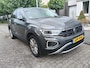 Volkswagen T-Roc 1.0 TSI Oranje Edition 116 PK| Origineel Nederlands | 1e Eigenaar | Dealeronderhouden | LED Koplampen | Achteruitrijcamera | Parkeersensoren | 17 Inch Velgen | Apple Carplay