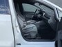 Volkswagen Golf 1.5 eTSI R-Line 150 pk Business+ | 1e eigenaar | navigatie | IQ light | camera | sfeerverlichting | stoel-stuurverw.