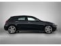 Mercedes-Benz A-klasse 200 AMG Line | AMG-Line Interieur | AMG-Line Exterieur | Achteruitrijcamera | Sfeerverlichting | Keyless Entry | 24 Maanden Mercedes-Benz Certified garantie.