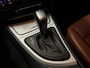 BMW 1-Serie 120i High Executive (LEDER, CRUISE, TREKHAAK, STOELVERWARMING)