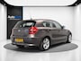 BMW 1-Serie 120i High Executive (LEDER, CRUISE, TREKHAAK, STOELVERWARMING)