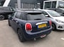 MINI Cooper 5-Deurs 1.5 Chili Luxe Lederen Bekleding | 17" Lichtmetaal | Camera | Parkeersensoren Rondom | LED | Climate | Achteruitrijcamera | Afwijkende dakkleur | Airco (automatisch)