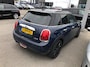 MINI Cooper 5-Deurs 1.5 Chili Luxe Lederen Bekleding | 17" Lichtmetaal | Camera | Parkeersensoren Rondom | LED | Climate | Achteruitrijcamera | Afwijkende dakkleur | Airco (automatisch)