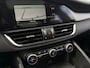 Alfa Romeo Giulia 2.0 T AWD Veloce Automaat | 1e Eigenaar | Panoramadak | Harman & Kardon | 19" Velgen | Leder | Camera | Navi |