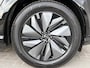 Nissan Ariya e-4ORCE Evolve 91 kWh 4WD / 306 PK / Leder / 1.500 kg Trekgewicht / Warmtepomp / 10 jaar Nissan More Garantie / Stoelverwarming voor en achter / Schuif-kantel dak / HUD / Stoelventilatie / Stuurverwarming / Rondomzicht camera / Elektrisch verstelbare stoelen met geheugen / Elektrische achterklep / Adaptieve cruise control / Apple Carplay/Android Auto /