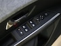 Peugeot 5008 SUV Allure Hybrid 145pk Automaat | 7 Zitplaatsen | Navigatie via draadloze Apple Carplay / Android Auto | Achteruitrijcamera | Cruise Control | Climate Control | Parkeersensoren | Armsteun | Led koplampen | Keyless | Automatisch dimlicht | Regensensor | Donker getint glas | 19" Lichtmetalen velgen |