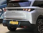 Peugeot 5008 SUV Allure Hybrid 145pk Automaat | 7 Zitplaatsen | Navigatie via draadloze Apple Carplay / Android Auto | Achteruitrijcamera | Cruise Control | Climate Control | Parkeersensoren | Armsteun | Led koplampen | Keyless | Automatisch dimlicht | Regensensor | Donker getint glas | 19" Lichtmetalen velgen |