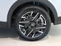 Peugeot 5008 SUV Allure Hybrid 145pk Automaat | 7 Zitplaatsen | Navigatie via draadloze Apple Carplay / Android Auto | Achteruitrijcamera | Cruise Control | Climate Control | Parkeersensoren | Armsteun | Led koplampen | Keyless | Automatisch dimlicht | Regensensor | Donker getint glas | 19" Lichtmetalen velgen |