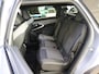 Peugeot 5008 SUV Allure Hybrid 145pk Automaat | 7 Zitplaatsen | Navigatie via draadloze Apple Carplay / Android Auto | Achteruitrijcamera | Cruise Control | Climate Control | Parkeersensoren | Armsteun | Led koplampen | Keyless | Automatisch dimlicht | Regensensor | Donker getint glas | 19" Lichtmetalen velgen |