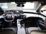 Peugeot 5008 SUV Allure Hybrid 145pk Automaat | 7 Zitplaatsen | Navigatie via draadloze Apple Carplay / Android Auto | Achteruitrijcamera | Cruise Control | Climate Control | Parkeersensoren | Armsteun | Led koplampen | Keyless | Automatisch dimlicht | Regensensor | Donker getint glas | 19" Lichtmetalen velgen |