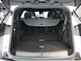 Peugeot 5008 SUV Allure Hybrid 145pk Automaat | 7 Zitplaatsen | Navigatie via draadloze Apple Carplay / Android Auto | Achteruitrijcamera | Cruise Control | Climate Control | Parkeersensoren | Armsteun | Led koplampen | Keyless | Automatisch dimlicht | Regensensor | Donker getint glas | 19" Lichtmetalen velgen |