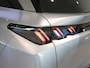 Peugeot 5008 SUV Allure Hybrid 145pk Automaat | 7 Zitplaatsen | Navigatie via draadloze Apple Carplay / Android Auto | Achteruitrijcamera | Cruise Control | Climate Control | Parkeersensoren | Armsteun | Led koplampen | Keyless | Automatisch dimlicht | Regensensor | Donker getint glas | 19" Lichtmetalen velgen |