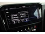Volkswagen Passat Variant 1.5 TSI 150pk DSG R-Line Business + Trekhaak Camera Keyless Leder Panoramadak Stoelverwarming Navigatie