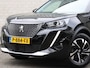 Peugeot 2008 SUV Allure 130pk Automaat | Navigatie | Climate Control | Cruise Control | Parkeersensoren | Keyless | Led koplampen | Armsteun | Apple Carplay / Android Auto | Bluetooth | DAB+ radio | Stof/kunstleder | Multifunctioneel lederen stuurwiel | Automatisch dimlicht | Regensensor | Donker getint glas | 17" lichtmetalen velgen |