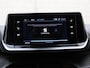 Peugeot 2008 SUV Allure 130pk Automaat | Navigatie | Climate Control | Cruise Control | Parkeersensoren | Keyless | Led koplampen | Armsteun | Apple Carplay / Android Auto | Bluetooth | DAB+ radio | Stof/kunstleder | Multifunctioneel lederen stuurwiel | Automatisch dimlicht | Regensensor | Donker getint glas | 17" lichtmetalen velgen |
