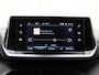 Peugeot 2008 SUV Allure 130pk Automaat | Navigatie | Climate Control | Cruise Control | Parkeersensoren | Keyless | Led koplampen | Armsteun | Apple Carplay / Android Auto | Bluetooth | DAB+ radio | Stof/kunstleder | Multifunctioneel lederen stuurwiel | Automatisch dimlicht | Regensensor | Donker getint glas | 17" lichtmetalen velgen |