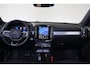 Volvo XC40 B4 Plus Black Edition - Panorama/schuifdak - IntelliSafe Assist & Surround - 360º Camera - Harman/Kardon audio - Verwarmde voorstoelen & stuur - Parkeersensoren voor & achter - Elektr. bedienb. voorstoelen met geheugen links - Draadloze tel. lader - Extra getint glas - Inklapbare trekhaak - 20' LMV