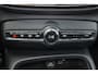 Volvo XC40 B4 Plus Black Edition - Panorama/schuifdak - IntelliSafe Assist & Surround - 360º Camera - Harman/Kardon audio - Verwarmde voorstoelen & stuur - Parkeersensoren voor & achter - Elektr. bedienb. voorstoelen met geheugen links - Draadloze tel. lader - Extra getint glas - Inklapbare trekhaak - 20' LMV