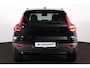 Volvo XC40 B4 Plus Black Edition - Panorama/schuifdak - IntelliSafe Assist & Surround - 360º Camera - Harman/Kardon audio - Verwarmde voorstoelen & stuur - Parkeersensoren voor & achter - Elektr. bedienb. voorstoelen met geheugen links - Draadloze tel. lader - Extra getint glas - Inklapbare trekhaak - 20' LMV