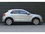 Volkswagen T-Roc 1.5 TSI 150PK R-LINE AUTOMAAT / CAMERA / TREKHAAK / STOELVERWARMING / ELEKTR. ACHTERKLEP / KEYLESS / LED / 18"LMV / NAVI / CLIMA / PDC / BLUETOOTH / ADAPT.CRUISECONTROL / 1E EIGENAAR / SCHITTERENDE STAAT !!