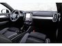 Volvo XC40 2.0 B4 Plus Dark | Trekhaak | Panoramadak | Lichtmetalen Velgen 19 inch | All-Season banden | Harman Kardon Audio | Achteruitrijcamera | Parkeersensoren | Keyless Entry | Elektrische Achterklep | Elektrisch Verstelbare Voorstoelen | Stoelverwarming | Google Navigatie | Apple Carplay | Android Auto