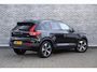 Volvo XC40 2.0 B4 Plus Dark | Trekhaak | Panoramadak | Lichtmetalen Velgen 19 inch | All-Season banden | Harman Kardon Audio | Achteruitrijcamera | Parkeersensoren | Keyless Entry | Elektrische Achterklep | Elektrisch Verstelbare Voorstoelen | Stoelverwarming | Google Navigatie | Apple Carplay | Android Auto