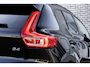 Volvo XC40 2.0 B4 Plus Dark | Trekhaak | Panoramadak | Lichtmetalen Velgen 19 inch | All-Season banden | Harman Kardon Audio | Achteruitrijcamera | Parkeersensoren | Keyless Entry | Elektrische Achterklep | Elektrisch Verstelbare Voorstoelen | Stoelverwarming | Google Navigatie | Apple Carplay | Android Auto