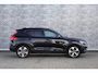 Volvo XC40 2.0 B4 Plus Dark | Trekhaak | Panoramadak | Lichtmetalen Velgen 19 inch | All-Season banden | Harman Kardon Audio | Achteruitrijcamera | Parkeersensoren | Keyless Entry | Elektrische Achterklep | Elektrisch Verstelbare Voorstoelen | Stoelverwarming | Google Navigatie | Apple Carplay | Android Auto