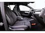 Volvo XC40 2.0 B4 Plus Dark | Trekhaak | Panoramadak | Lichtmetalen Velgen 19 inch | All-Season banden | Harman Kardon Audio | Achteruitrijcamera | Parkeersensoren | Keyless Entry | Elektrische Achterklep | Elektrisch Verstelbare Voorstoelen | Stoelverwarming | Google Navigatie | Apple Carplay | Android Auto