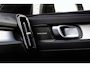 Volvo XC40 2.0 B4 Plus Dark | Trekhaak | Panoramadak | Lichtmetalen Velgen 19 inch | All-Season banden | Harman Kardon Audio | Achteruitrijcamera | Parkeersensoren | Keyless Entry | Elektrische Achterklep | Elektrisch Verstelbare Voorstoelen | Stoelverwarming | Google Navigatie | Apple Carplay | Android Auto