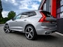 Volvo XC60 2.0 T6 R-Design 398PK AWD Long Range | Pano | H&K | Orrefors | Leder | Memory | Carplay - Android | Keyless | 360 | Trekhaak | Led | Adaptive Cruise | Stoelverwarming voor & achter | Stuurwielverwarming | Digital Dash | Dodehoek Detectie