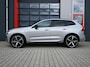 Volvo XC60 2.0 T6 R-Design 398PK AWD Long Range | Pano | H&K | Orrefors | Leder | Memory | Carplay - Android | Keyless | 360 | Trekhaak | Led | Adaptive Cruise | Stoelverwarming voor & achter | Stuurwielverwarming | Digital Dash | Dodehoek Detectie