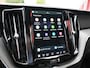Volvo XC60 2.0 T6 R-Design 398PK AWD Long Range | Pano | H&K | Orrefors | Leder | Memory | Carplay - Android | Keyless | 360 | Trekhaak | Led | Adaptive Cruise | Stoelverwarming voor & achter | Stuurwielverwarming | Digital Dash | Dodehoek Detectie