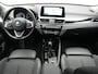 BMW X1 xDrive25e Sportline PHEV 221pk Dealer O.H | Trekhaak Afn. | Camera | Harman / Kardon | Head Up | Sporstoelen Verwarmd | Cruise Control | Carplay | Sfeerverlichting | Navigatie | DAB | 18"L.M | Plug In Hybrid |