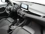 BMW X1 xDrive25e Sportline PHEV 221pk Dealer O.H | Trekhaak Afn. | Camera | Harman / Kardon | Head Up | Sporstoelen Verwarmd | Cruise Control | Carplay | Sfeerverlichting | Navigatie | DAB | 18"L.M | Plug In Hybrid |