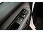 Volkswagen ID. Buzz Cargo 77 kWh 204pk SOH 98% Trekhaak Navigatie Stoelverwarming Adaptive Cruise Control Bijrijdersbank Climate control