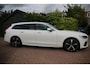 Volvo V90 2.0 T4 R Design | Pano | Trekhaak | Apple carplay | Pilot assist |