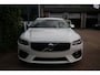 Volvo V90 2.0 T4 R Design | Pano | Trekhaak | Apple carplay | Pilot assist |