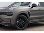 Lynk & Co 01 276PK More | Wrap Matte Charcoal | 360 Graden Camera | Harman Kardon | Panoramadak | Elektrisch bedienbare voorstoel met geheugen | Keyless Entry | Getint glas | Adaptieve Cruise Control | Dodehoekassistent | Sfeerverlichting | Stuurwielverwarming | Stoelverwarming