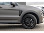 Lynk & Co 01 276PK More | Wrap Matte Charcoal | 360 Graden Camera | Harman Kardon | Panoramadak | Elektrisch bedienbare voorstoel met geheugen | Keyless Entry | Getint glas | Adaptieve Cruise Control | Dodehoekassistent | Sfeerverlichting | Stuurwielverwarming | Stoelverwarming