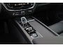 Volvo XC60 T6 Recharge AWD Plus Black Edition - Panorama/schuifdak - IntelliSafe Assist & Surround - 360º Camera - Harman Kardon audio - Verwarmde voorstoelen, stuur & achterbank - Parkeersensoren voor & achter - Elektr. bedienb. voorstoelen met geheugen - Head up display - Draadloze tel. lader - Extra getint glas - 21' LMV