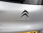 Citroën C3 Origins 82pk | Navigatie | Climate Control | Cruise Control | Parkeersensoren | Bluetooth | DAB+ radio | Apple Carplay / Android Auto | Elektrisch inklapbare spiegels | Automatisch dimlicht | Regensensor | Multifunctioneel lederen stuurwiel | Trekhaak | Afwijkende dakkleur | Donker getint glas | 17" lichtmetalen velgen |
