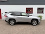 Toyota RAV4 2.5 Hybrid 218pk CVT Bi-Tone/ Alarm klasse 3/ Afneembare trekhaak/ All season banden/ Apple Carplay/ Adaptieve cruise/ 1 Eigenaar/ Origineel NL/ NAP