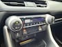 Toyota RAV4 2.5 Hybrid 218pk CVT Bi-Tone/ Alarm klasse 3/ Afneembare trekhaak/ All season banden/ Apple Carplay/ Adaptieve cruise/ 1 Eigenaar/ Origineel NL/ NAP