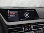 BMW 1-Serie 118i M Sport Automaat (APPLE CARPLAY, M PAKKET, GROOT NAVI, LEDER, SPORTSTOELEN, SFEERVERLICHTING, GETINT GLAS, NIEUWSTAAT)