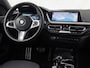 BMW 1-Serie 118i M Sport Automaat (APPLE CARPLAY, M PAKKET, GROOT NAVI, LEDER, SPORTSTOELEN, SFEERVERLICHTING, GETINT GLAS, NIEUWSTAAT)