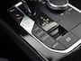 BMW 1-Serie 118i M Sport Automaat (APPLE CARPLAY, M PAKKET, GROOT NAVI, LEDER, SPORTSTOELEN, SFEERVERLICHTING, GETINT GLAS, NIEUWSTAAT)