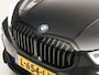 BMW 1-Serie 118i M Sport Automaat (APPLE CARPLAY, M PAKKET, GROOT NAVI, LEDER, SPORTSTOELEN, SFEERVERLICHTING, GETINT GLAS, NIEUWSTAAT)